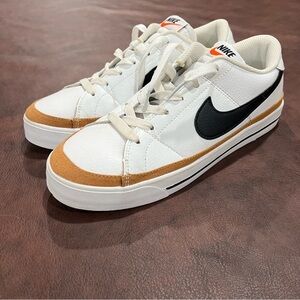 Nike Court Legacy